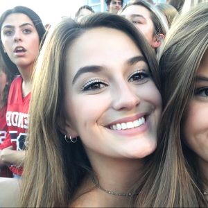 Meet your Posher, Isabel